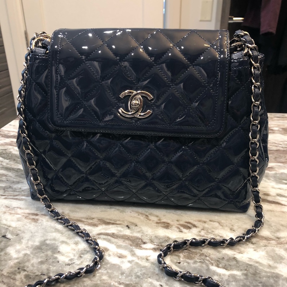 **AUTHENTIC** BLUE CHANEL SHOULDER BAG (looks new)